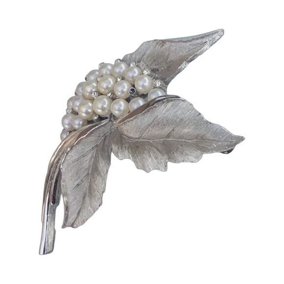 VTG Crown TRIFARI Pearl Brooch Crystal Silver Tone Costume Jewelry Wedding - Picture 6 of 8